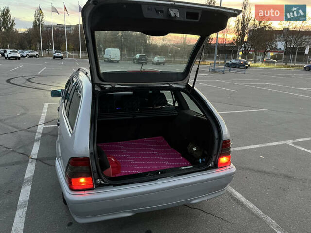 Сірий Мерседес Ц-Клас, об'ємом двигуна 2.15 л та пробігом 475 тис. км за 3300 $, фото 19 на Automoto.ua