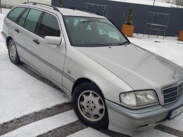 Серый Мерседес Ц-Класс, объемом двигателя 2.2 л и пробегом 300 тыс. км за 3600 $, фото 2 на Automoto.ua