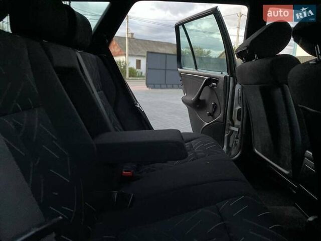 Сірий Мерседес Ц-Клас, об'ємом двигуна 2.2 л та пробігом 337 тис. км за 3350 $, фото 12 на Automoto.ua