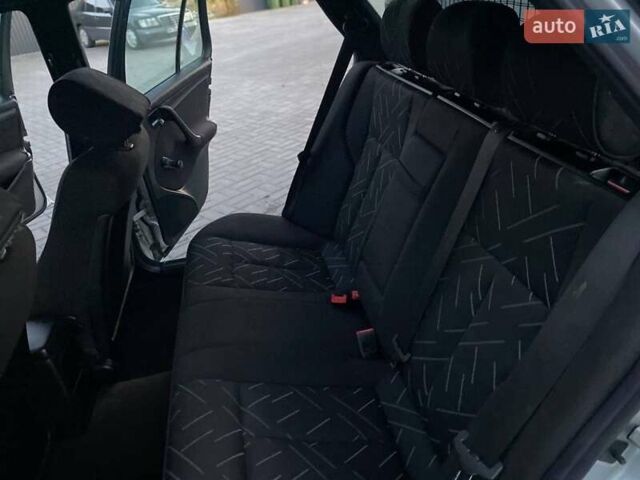 Сірий Мерседес Ц-Клас, об'ємом двигуна 2.2 л та пробігом 337 тис. км за 3350 $, фото 19 на Automoto.ua