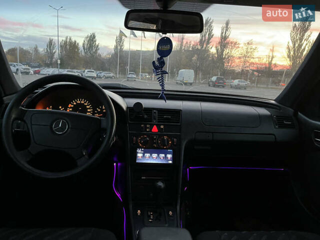 Сірий Мерседес Ц-Клас, об'ємом двигуна 2.15 л та пробігом 475 тис. км за 3300 $, фото 14 на Automoto.ua