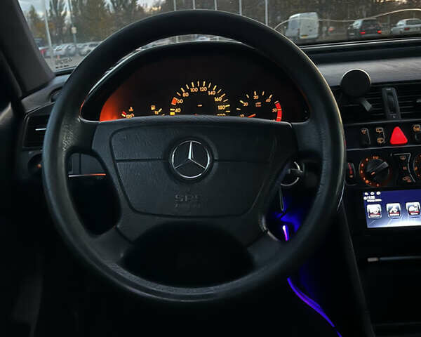 Сірий Мерседес Ц-Клас, об'ємом двигуна 2.15 л та пробігом 475 тис. км за 3300 $, фото 15 на Automoto.ua