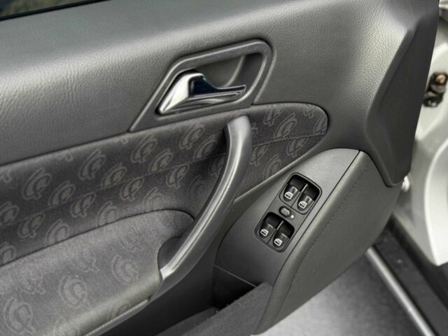 Мерседес Ц-Клас 2001 у Запоріжжя на Automoto.ua Сірий Мерседес Ц-Клас, об'ємом двигуна 2 л та пробігом 228 тис. км за 5499 $, фото 8 на Automoto.ua