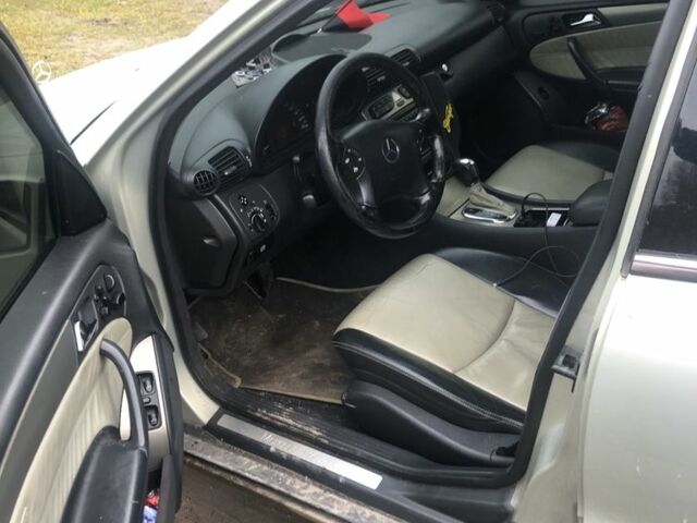 Серый Мерседес Ц-Класс, объемом двигателя 2.7 л и пробегом 320 тыс. км за 4250 $, фото 5 на Automoto.ua