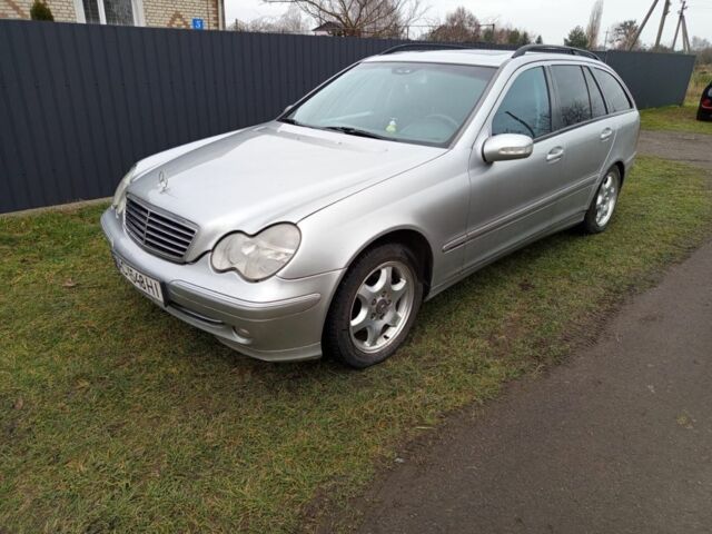 Серый Мерседес Ц-Класс, объемом двигателя 2.2 л и пробегом 340 тыс. км за 3250 $, фото 1 на Automoto.ua