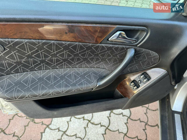 Серый Мерседес Ц-Класс, объемом двигателя 2.15 л и пробегом 400 тыс. км за 3999 $, фото 7 на Automoto.ua