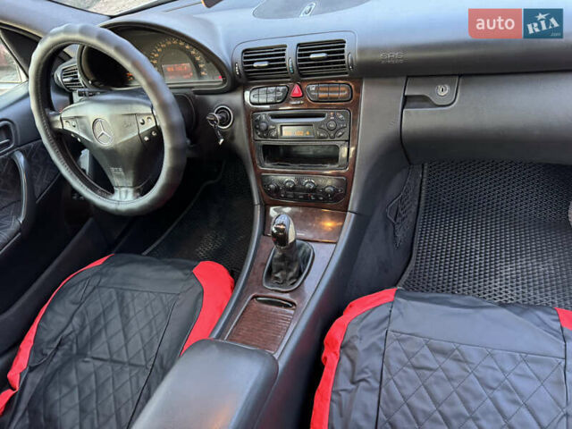 Серый Мерседес Ц-Класс, объемом двигателя 2.15 л и пробегом 400 тыс. км за 3999 $, фото 11 на Automoto.ua
