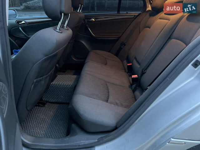 Серый Мерседес Ц-Класс, объемом двигателя 2.2 л и пробегом 360 тыс. км за 4200 $, фото 11 на Automoto.ua