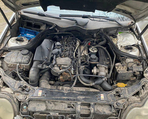 Серый Мерседес Ц-Класс, объемом двигателя 2.2 л и пробегом 384 тыс. км за 2500 $, фото 13 на Automoto.ua