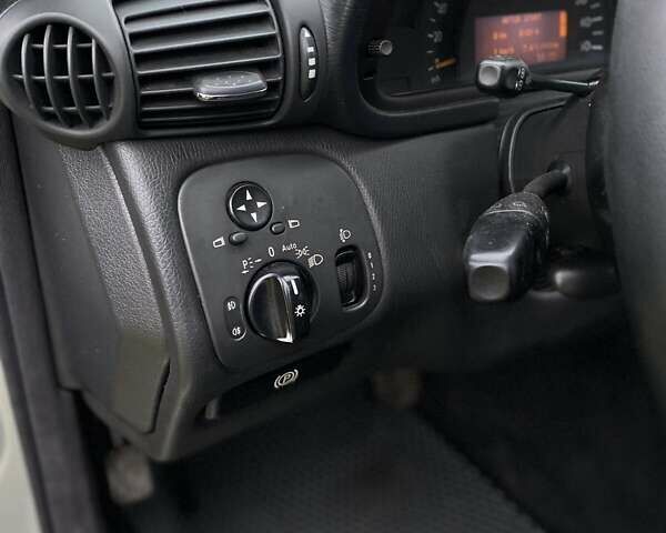 Серый Мерседес Ц-Класс, объемом двигателя 2.1 л и пробегом 460 тыс. км за 5000 $, фото 11 на Automoto.ua