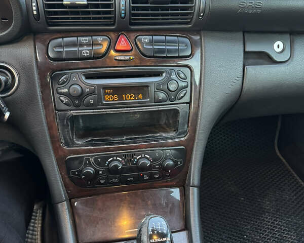 Серый Мерседес Ц-Класс, объемом двигателя 2.15 л и пробегом 400 тыс. км за 3999 $, фото 14 на Automoto.ua