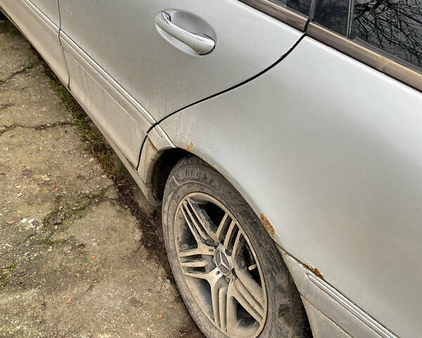 Серый Мерседес Ц-Класс, объемом двигателя 2.2 л и пробегом 384 тыс. км за 2500 $, фото 4 на Automoto.ua