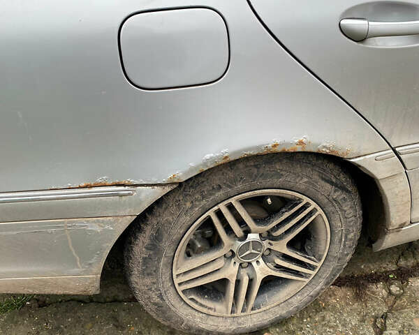 Серый Мерседес Ц-Класс, объемом двигателя 2.2 л и пробегом 384 тыс. км за 2500 $, фото 3 на Automoto.ua