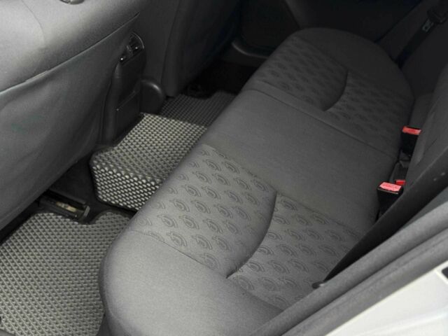 Мерседес Ц-Клас 2001 у Запоріжжя на Automoto.ua Сірий Мерседес Ц-Клас, об'ємом двигуна 2 л та пробігом 228 тис. км за 5499 $, фото 9 на Automoto.ua