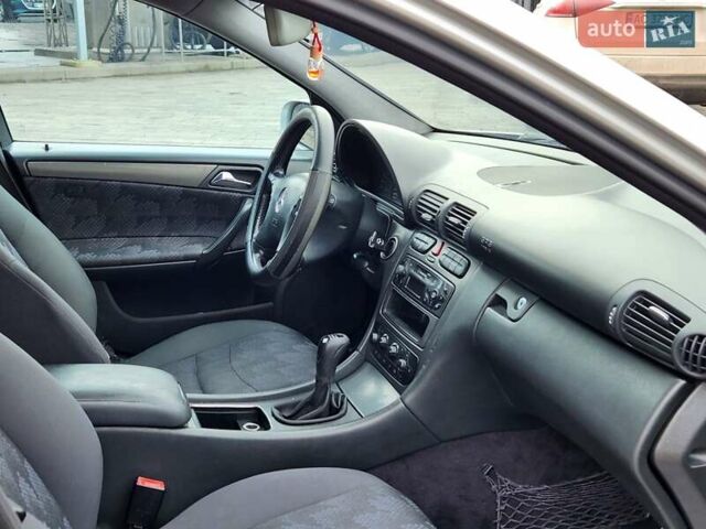 Сірий Мерседес Ц-Клас, об'ємом двигуна 2.15 л та пробігом 356 тис. км за 3550 $, фото 26 на Automoto.ua
