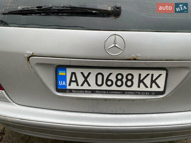 Серый Мерседес Ц-Класс, объемом двигателя 2.2 л и пробегом 384 тыс. км за 2500 $, фото 2 на Automoto.ua