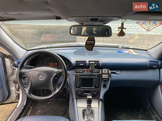Серый Мерседес Ц-Класс, объемом двигателя 2.2 л и пробегом 384 тыс. км за 2500 $, фото 11 на Automoto.ua