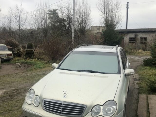 Серый Мерседес Ц-Класс, объемом двигателя 2.7 л и пробегом 320 тыс. км за 4250 $, фото 1 на Automoto.ua