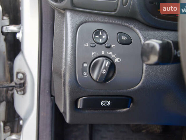 Сірий Мерседес Ц-Клас, об'ємом двигуна 2.7 л та пробігом 446 тис. км за 4699 $, фото 23 на Automoto.ua