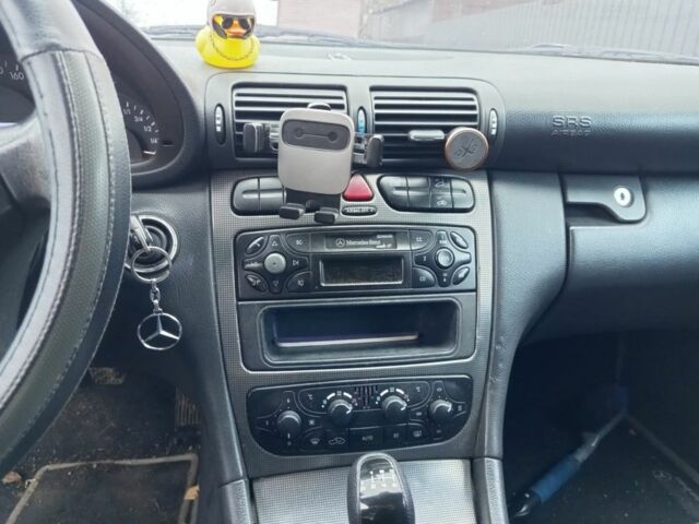 Серый Мерседес Ц-Класс, объемом двигателя 2.2 л и пробегом 340 тыс. км за 3250 $, фото 6 на Automoto.ua