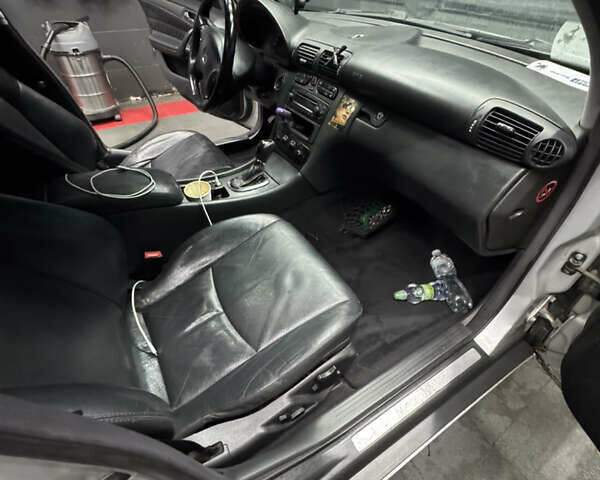 Сірий Мерседес Ц-Клас, об'ємом двигуна 2.6 л та пробігом 340 тис. км за 4000 $, фото 3 на Automoto.ua