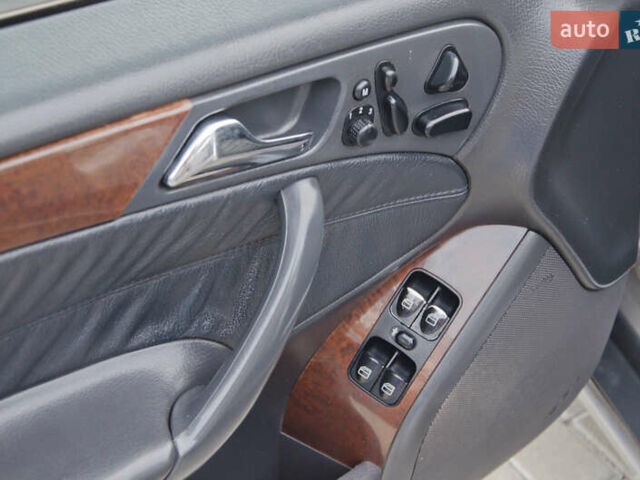 Сірий Мерседес Ц-Клас, об'ємом двигуна 2.7 л та пробігом 446 тис. км за 4900 $, фото 15 на Automoto.ua