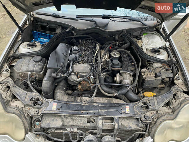 Серый Мерседес Ц-Класс, объемом двигателя 2.2 л и пробегом 384 тыс. км за 2500 $, фото 7 на Automoto.ua