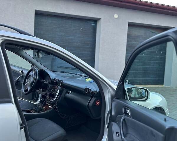 Сірий Мерседес Ц-Клас, об'ємом двигуна 2 л та пробігом 350 тис. км за 2550 $, фото 23 на Automoto.ua