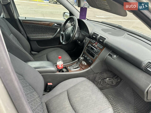 Серый Мерседес Ц-Класс, объемом двигателя 2.69 л и пробегом 500 тыс. км за 3550 $, фото 10 на Automoto.ua