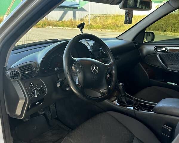 Серый Мерседес Ц-Класс, объемом двигателя 2.1 л и пробегом 465 тыс. км за 5500 $, фото 18 на Automoto.ua