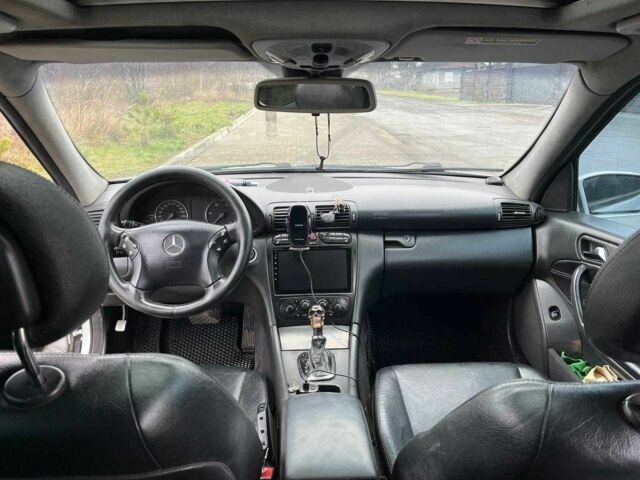 Серый Мерседес Ц-Класс, объемом двигателя 2.7 л и пробегом 360 тыс. км за 3000 $, фото 4 на Automoto.ua