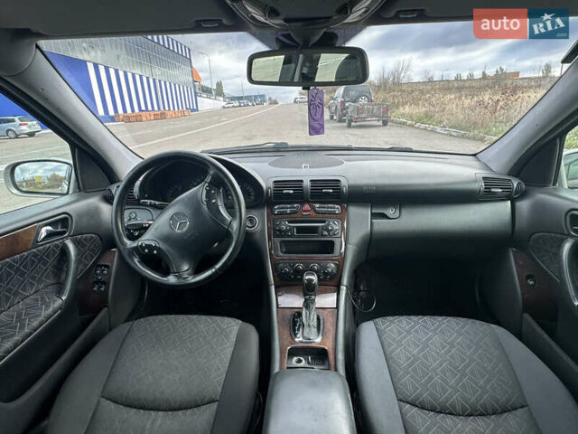 Серый Мерседес Ц-Класс, объемом двигателя 2.69 л и пробегом 500 тыс. км за 3550 $, фото 8 на Automoto.ua