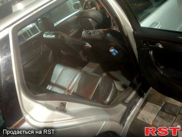 Сірий Мерседес Ц-Клас, об'ємом двигуна 2.7 л та пробігом 300 тис. км за 4990 $, фото 6 на Automoto.ua