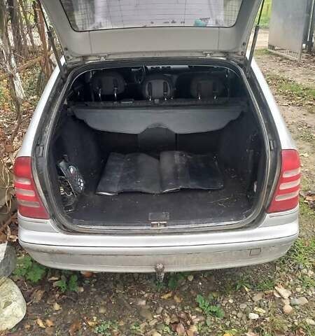 Серый Мерседес Ц-Класс, объемом двигателя 2.15 л и пробегом 350 тыс. км за 3900 $, фото 7 на Automoto.ua