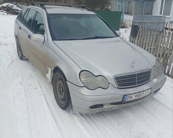 Серый Мерседес Ц-Класс, объемом двигателя 2.2 л и пробегом 490 тыс. км за 4000 $, фото 1 на Automoto.ua