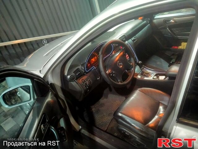 Сірий Мерседес Ц-Клас, об'ємом двигуна 2.7 л та пробігом 300 тис. км за 4990 $, фото 4 на Automoto.ua
