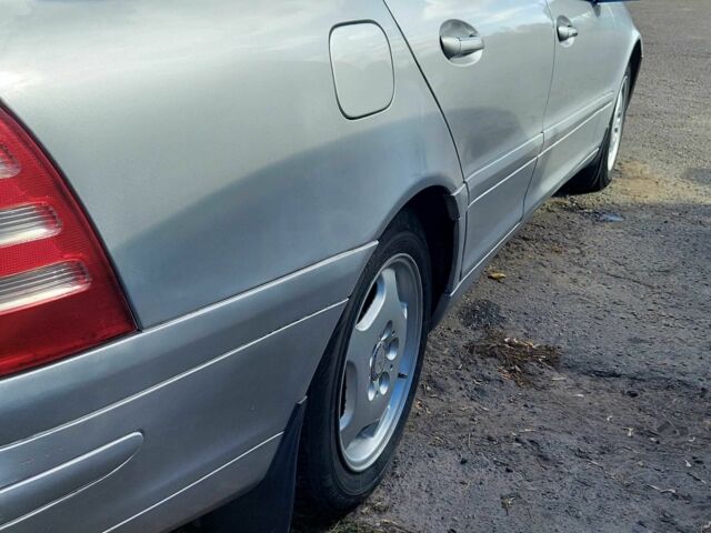 Сірий Мерседес Ц-Клас, об'ємом двигуна 2.1 л та пробігом 500 тис. км за 3700 $, фото 1 на Automoto.ua