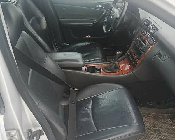 Серый Мерседес Ц-Класс, объемом двигателя 2.2 л и пробегом 490 тыс. км за 4000 $, фото 6 на Automoto.ua