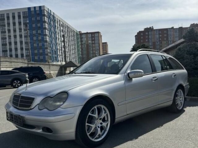 Сірий Мерседес Ц-Клас, об'ємом двигуна 2.2 л та пробігом 330 тис. км за 3500 $, фото 4 на Automoto.ua