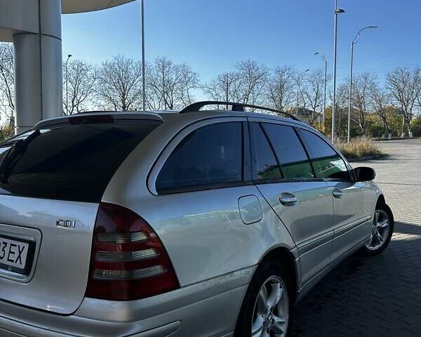 Серый Мерседес Ц-Класс, объемом двигателя 2.1 л и пробегом 465 тыс. км за 5500 $, фото 3 на Automoto.ua