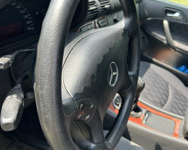 Сірий Мерседес Ц-Клас, об'ємом двигуна 1.8 л та пробігом 93 тис. км за 7500 $, фото 13 на Automoto.ua