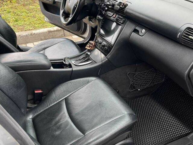 Серый Мерседес Ц-Класс, объемом двигателя 2.7 л и пробегом 360 тыс. км за 3000 $, фото 3 на Automoto.ua