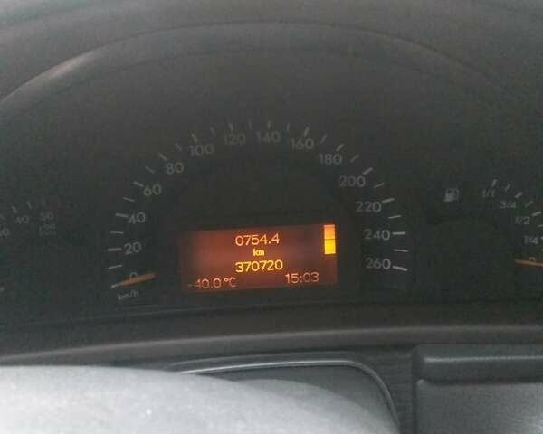 Сірий Мерседес Ц-Клас, об'ємом двигуна 2.2 л та пробігом 370 тис. км за 4000 $, фото 7 на Automoto.ua