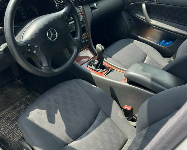 Сірий Мерседес Ц-Клас, об'ємом двигуна 1.8 л та пробігом 93 тис. км за 7500 $, фото 11 на Automoto.ua