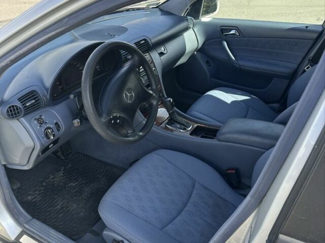 Сірий Мерседес Ц-Клас, об'ємом двигуна 2.2 л та пробігом 330 тис. км за 3500 $, фото 5 на Automoto.ua