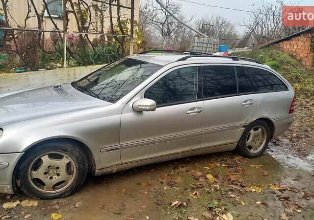 Серый Мерседес Ц-Класс, объемом двигателя 2.15 л и пробегом 350 тыс. км за 3900 $, фото 3 на Automoto.ua