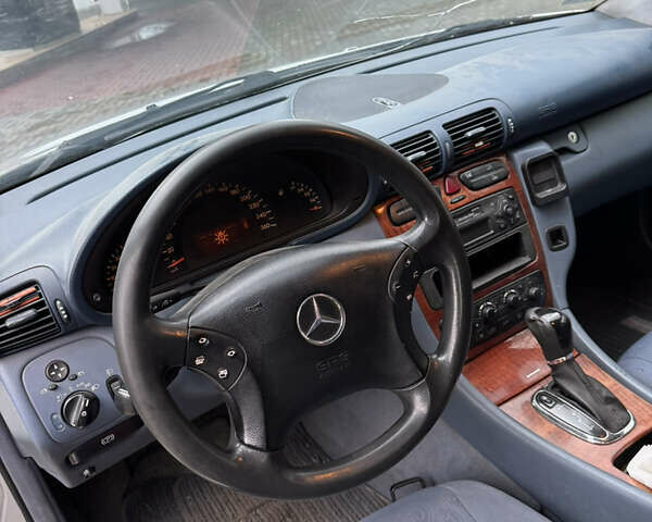Серый Мерседес Ц-Класс, объемом двигателя 2.2 л и пробегом 260 тыс. км за 2500 $, фото 6 на Automoto.ua