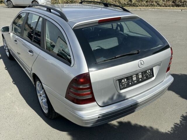 Сірий Мерседес Ц-Клас, об'ємом двигуна 2.2 л та пробігом 330 тис. км за 3500 $, фото 6 на Automoto.ua