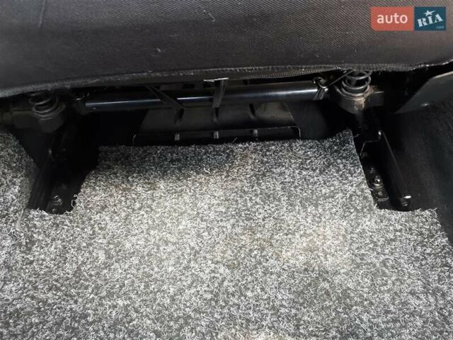 Сірий Мерседес Ц-Клас, об'ємом двигуна 1.8 л та пробігом 302 тис. км за 6699 $, фото 31 на Automoto.ua