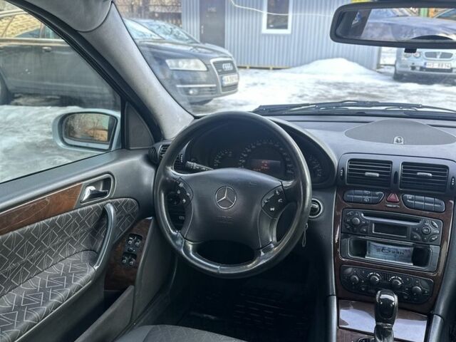 Серый Мерседес Ц-Класс, объемом двигателя 2.2 л и пробегом 300 тыс. км за 2300 $, фото 6 на Automoto.ua